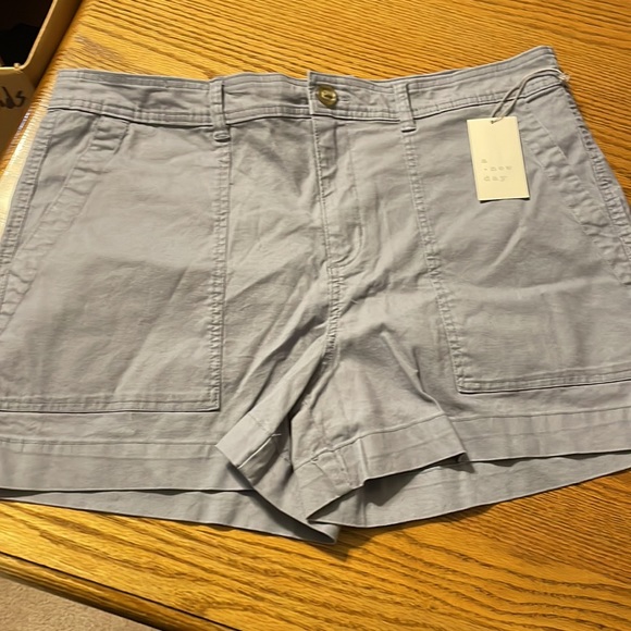 High rise Shorts 3.5” inseam-light blue - Picture 2 of 11